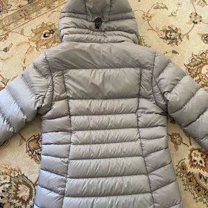 Worn a few time. Patagonia grey xsmall woman’s coat. Can be used for a tween.